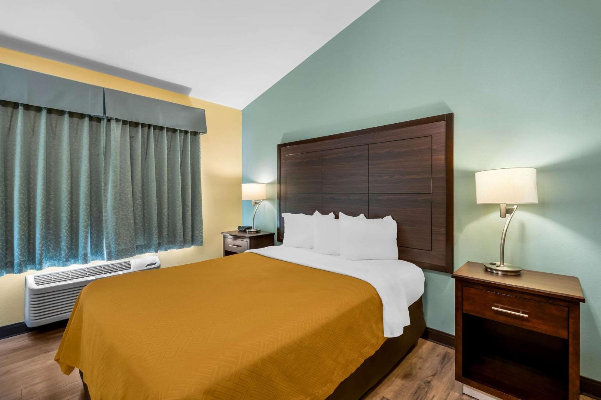 Econo & Hotel