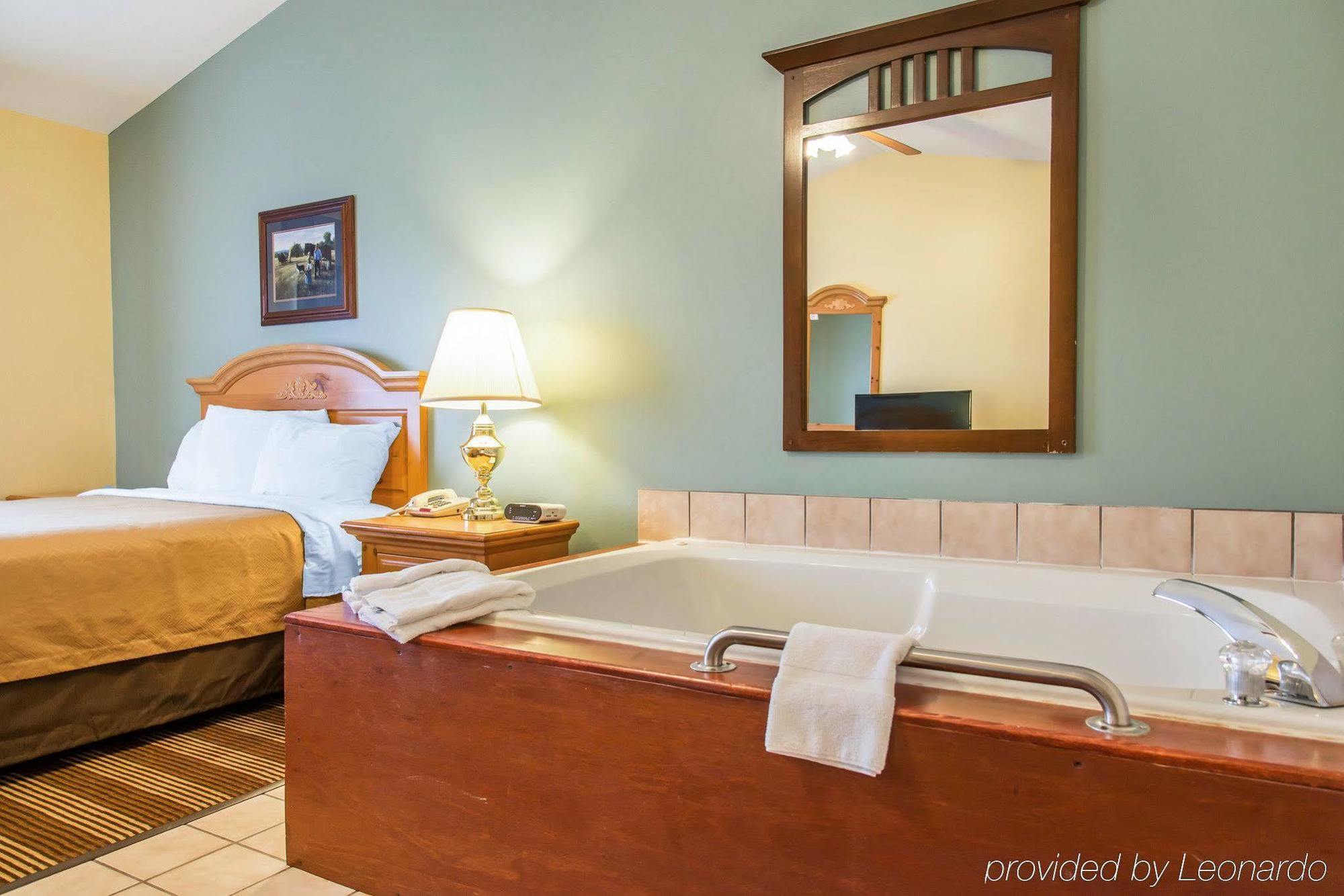 Hotel Econo & Eau Claire