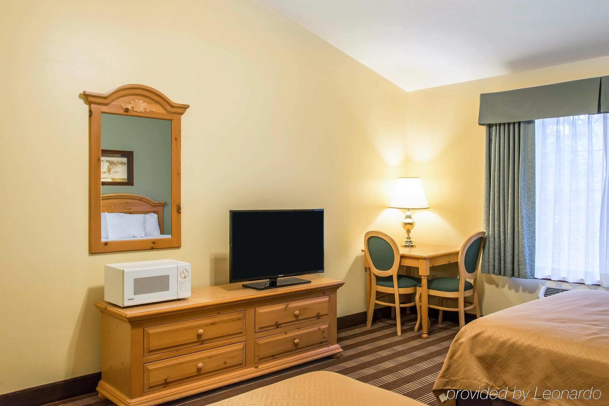 Hotel Econo & Eau Claire