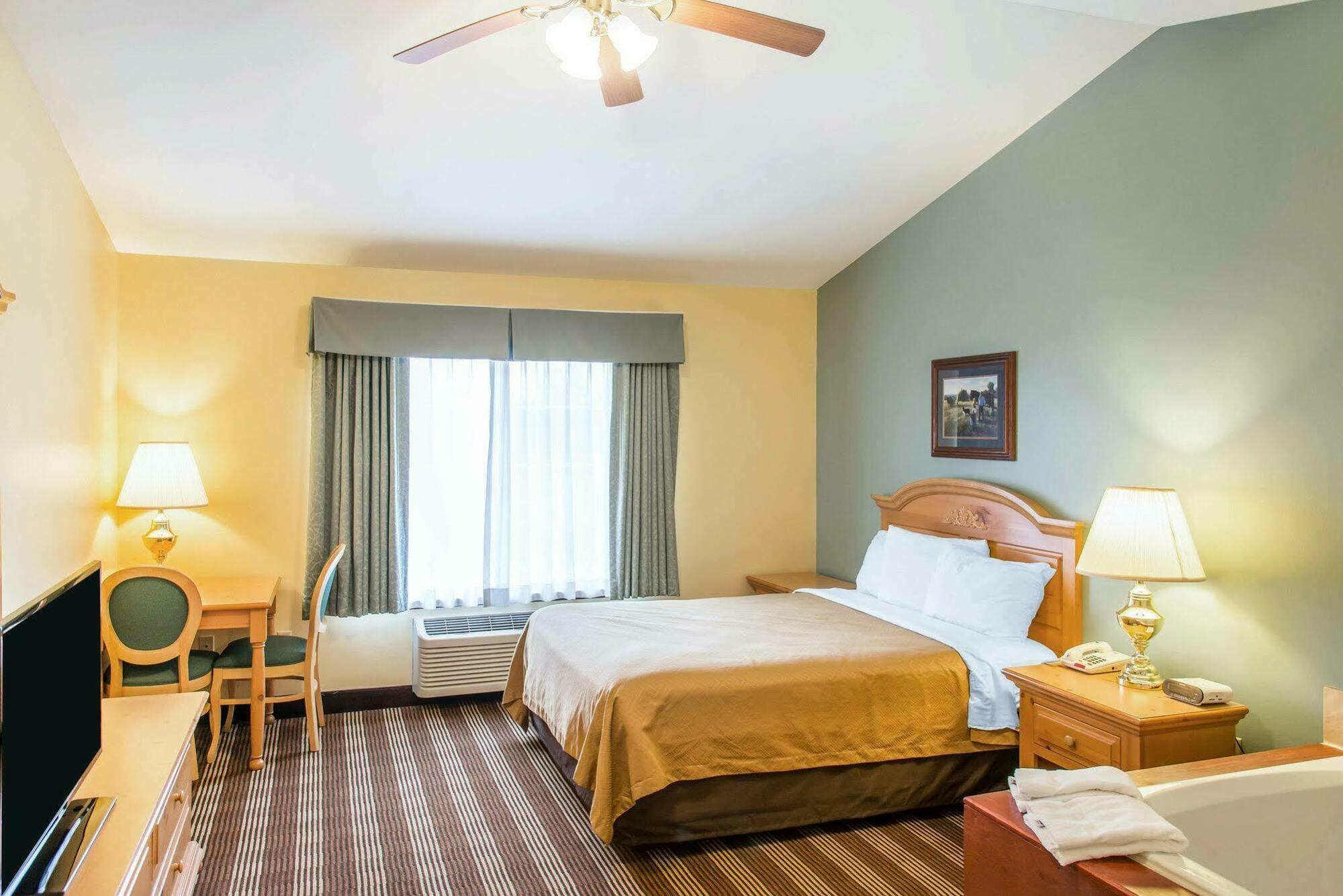 Hotel Econo &