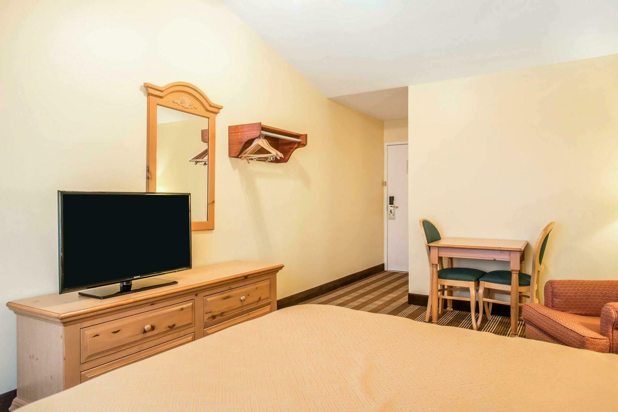 Econo & Hotel 2*